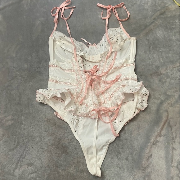 New! For love and lemons swirl eyelet bodysuit teddy lingerie 24590 - Picture 11 of 14